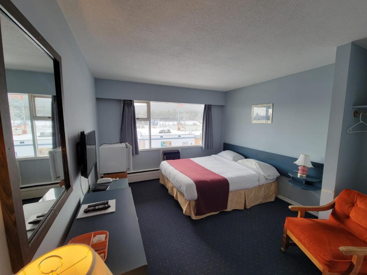 Lakewood Inn 100 Mile House Zewnętrze zdjęcie