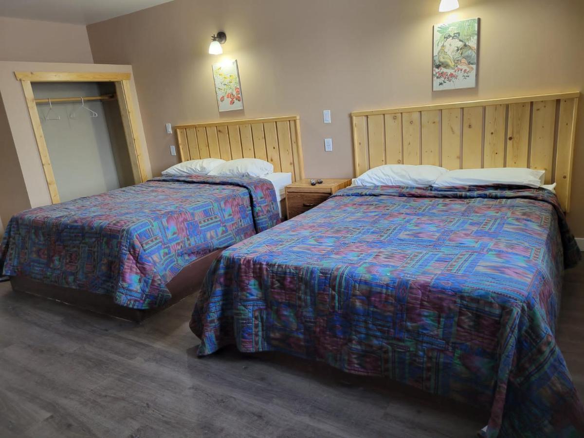 Lakewood Inn 100 Mile House Zewnętrze zdjęcie