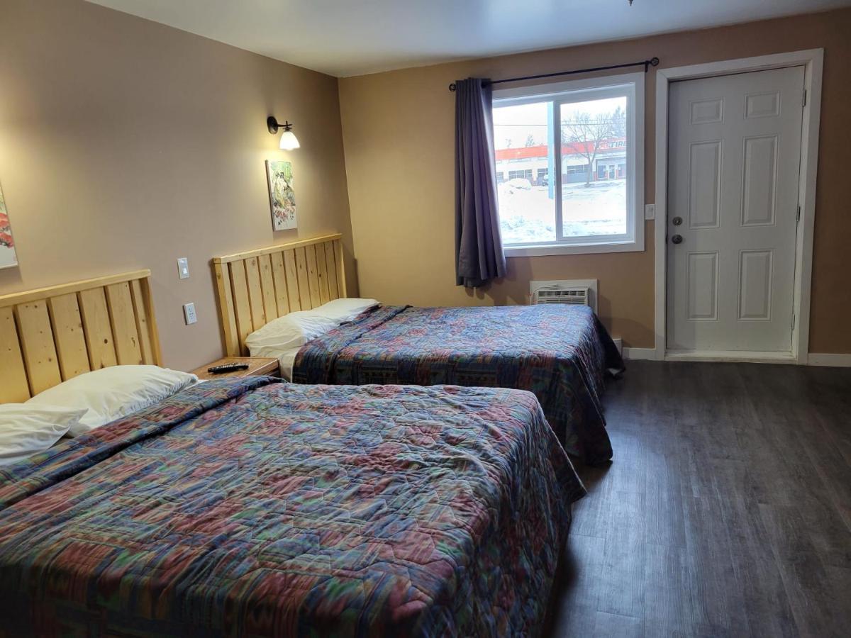Lakewood Inn 100 Mile House Zewnętrze zdjęcie