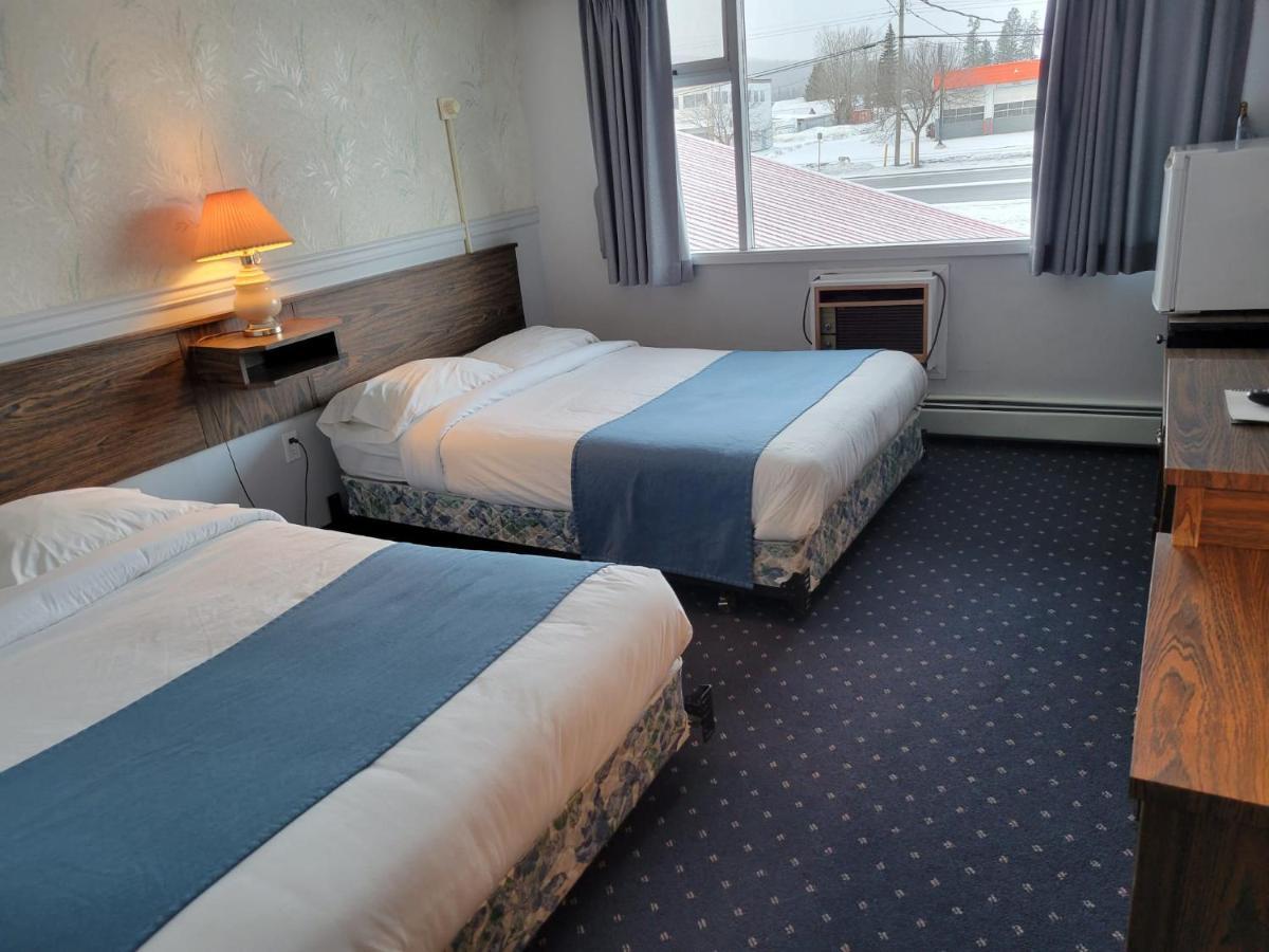 Lakewood Inn 100 Mile House Zewnętrze zdjęcie