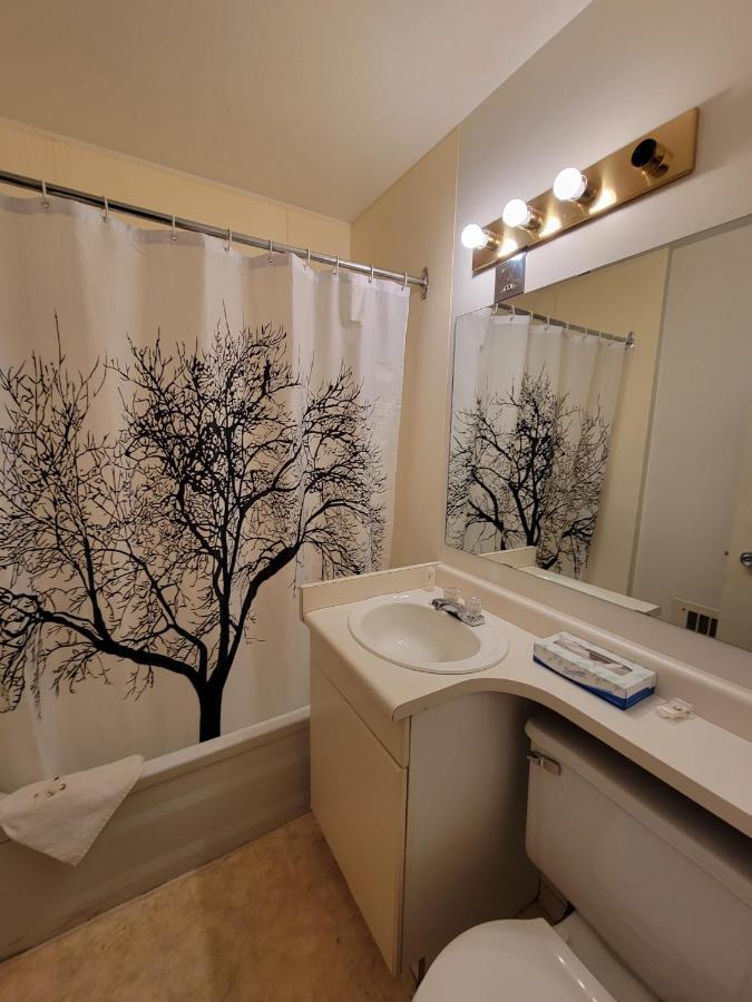 Lakewood Inn 100 Mile House Zewnętrze zdjęcie
