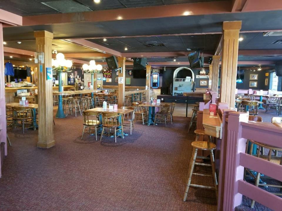 Lakewood Inn 100 Mile House Zewnętrze zdjęcie
